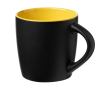 Tasse avec une finition extérieure noire mate couleur jaune