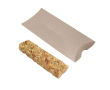 Barre de céréales muesli aux noisettes dans une boîte de 30g couleur blanc