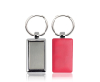 Porte-clés rectangulaire avec côté en plastique coloré et anneau métal couleur rouge