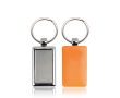 Porte-clés rectangulaire avec côté en plastique coloré et anneau métal couleur orange