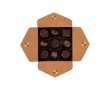 Boîte de 9 chocolats au lait fourrés au café ou aux prunes couleur naturel
