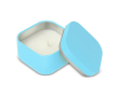 Bougie en cire végétale avec parfum vanille dans un pot en métal carré couleur bleu ciel