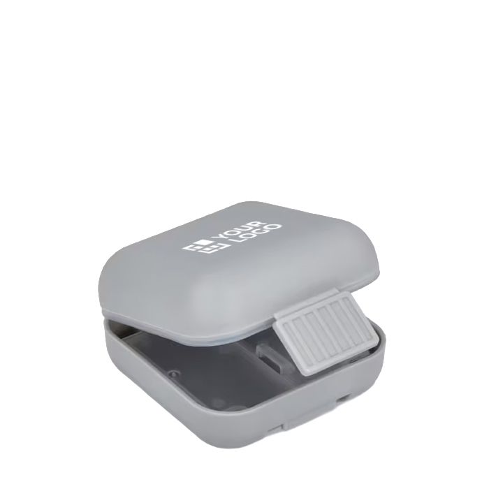 Pilulier compact en plastique avec plusieurs compartiments