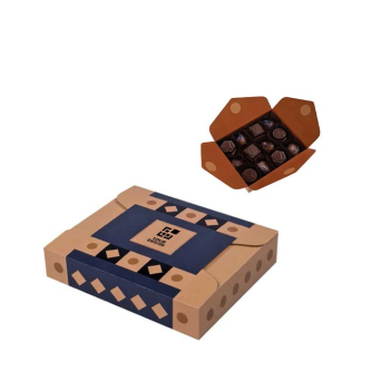 Boîte de 12 chocolats au lait fourrés au café ou aux prunes vue principale