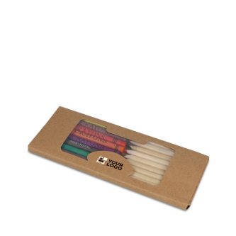 Boîte en papier kraft avec jeux de crayons de couleur et de craies