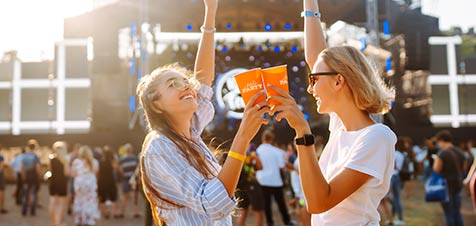 evenement air libre personnes en festival