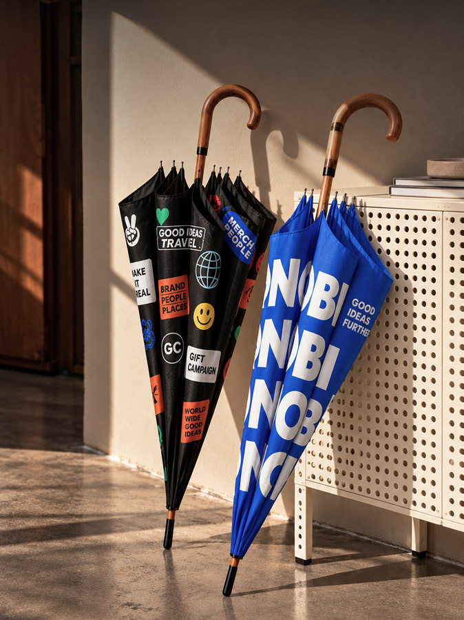 Parapluies personnalisés noirs et bleus avec logos et motifs imprimés